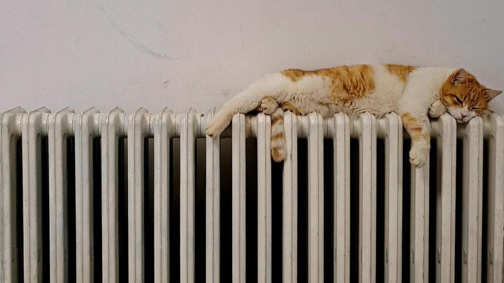 Який відсоток українців вже отримують тепло у домівках