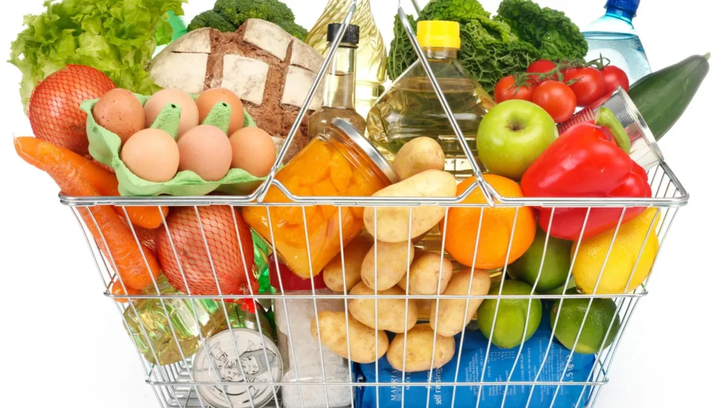 Ціни на продукти в Україні зростуть до кінця осені через обстріли Ціни на продукти в Україні зростуть через обстріли