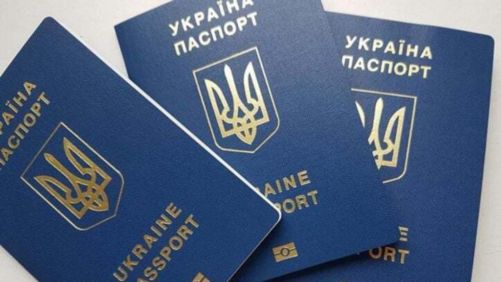 Кабмін скасував продовження закордонних паспортів і внесення даних дітей Україна скасувала продовження терміну дії паспортів