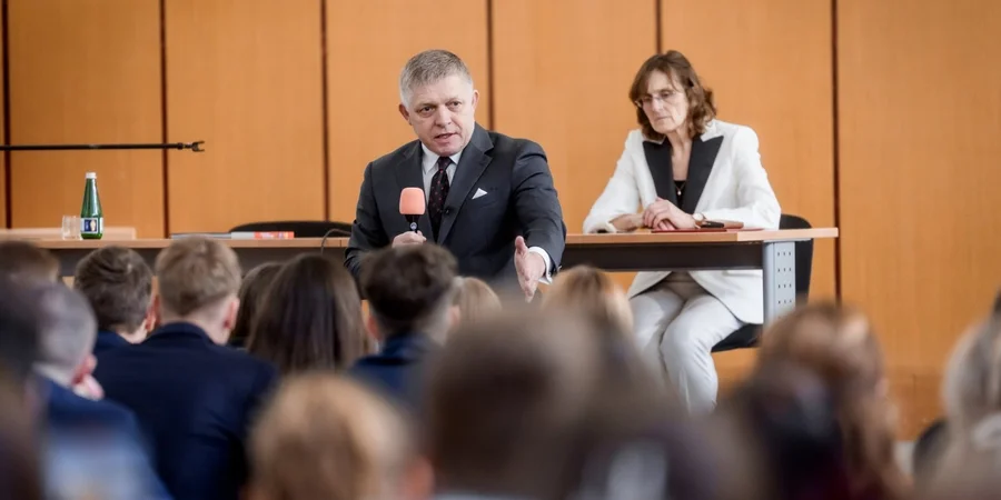 Скандал у Словаччині: Фіцо розлютив учнів у Попраді