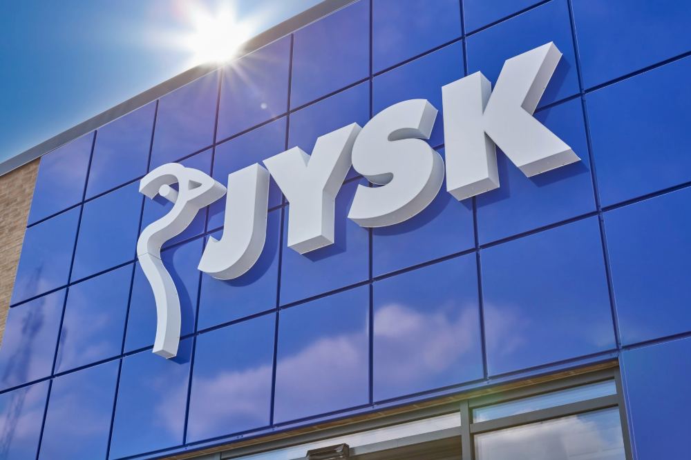 У JYSK суперзнижки до -70%: меблі, текстиль, декор і матраци у тест-драйві Чорної П’ятниці Чорна П’ятниця в JYSK: знижки до -70% на меблі та декор