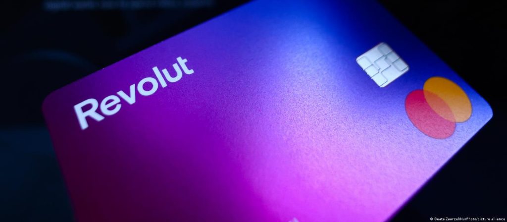 Revolut закриває рахунки українців: що робити зараз