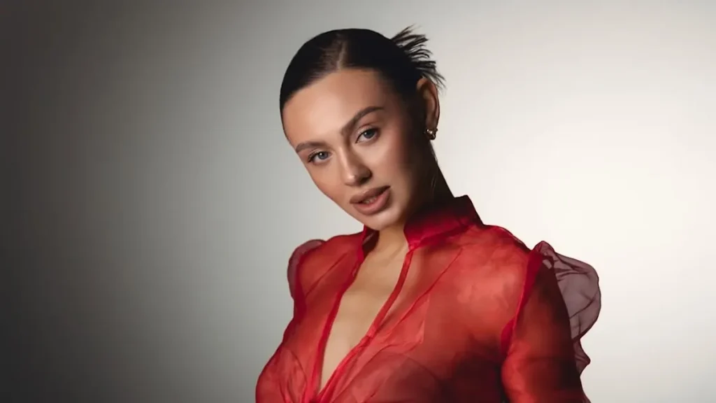 Учасниця «Холостяка» у центрі скандалу через фото з собакою: що сталося Скандал на «Холостяку»: дитяче фото Надін і хвиля хейту