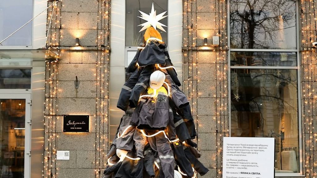 «Ялинка Світла» в центрі Києва: арт про ціну світла