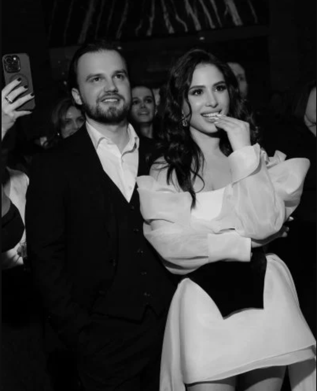 Співачка Скайлер офіційно підтвердила роман з екснареченим Раміни