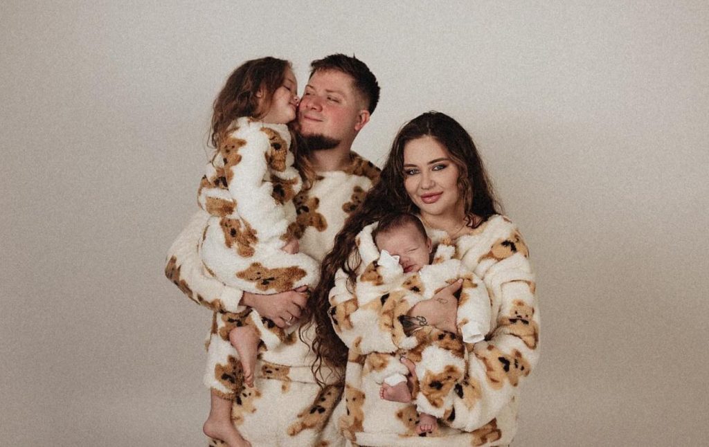 Стася Макєєва пообіцяла дубляж після скандалу з блогом доньки щодо російської