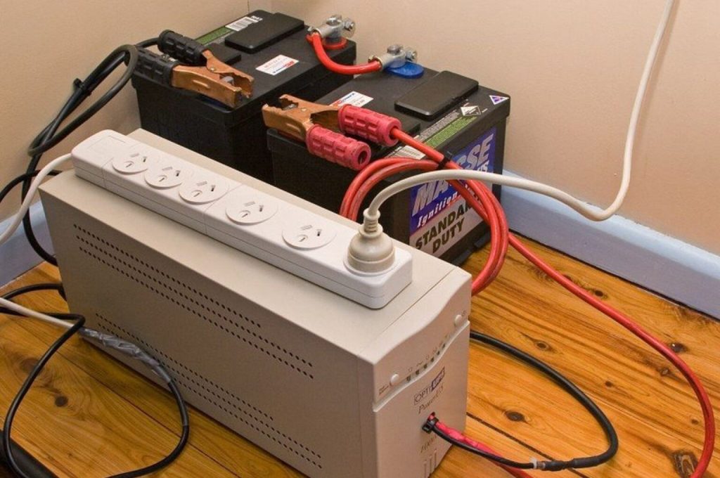 Акумулятор для дому і квартири: що взяти під інвертор, як порахувати 100Ah, чому потрібна BMS і де ставити безпечно