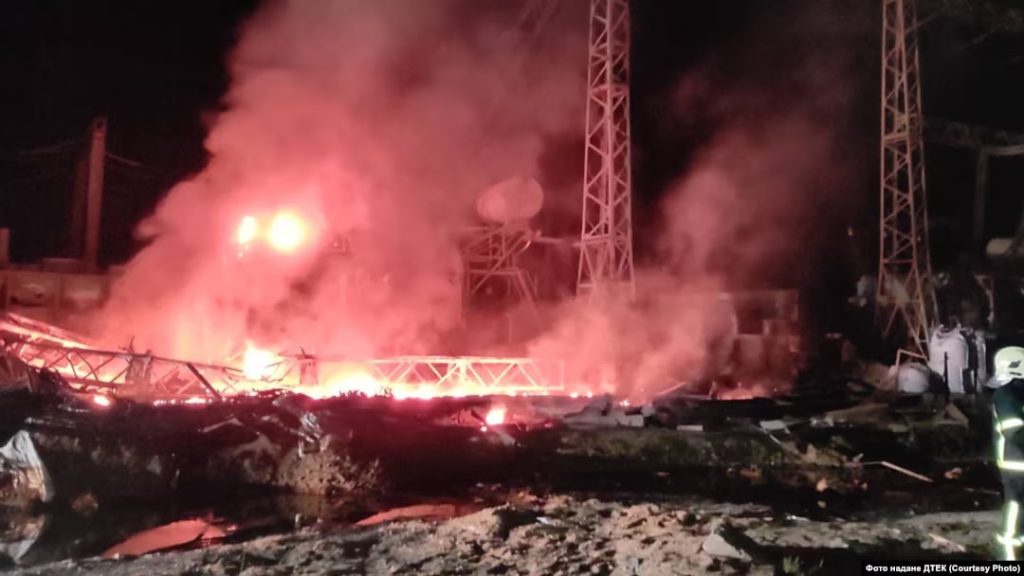 Росія вдарила по Бурштинській ТЕС: що відбувається в місті Бурштин і коли повернуть тепло