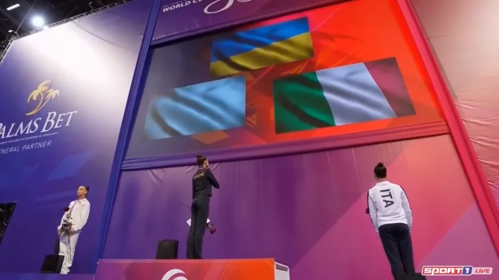 Гімнастка з РФ відвернулася від прапора України на Кубку світу