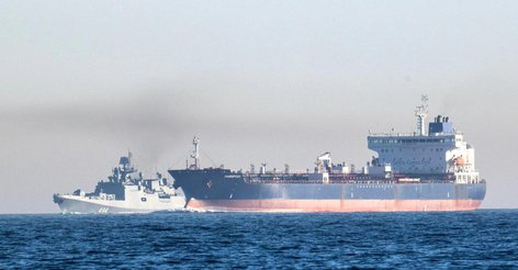 Росія прикриває “тіньовий флот” у Ла-Манші військовими кораблями: що відбувається