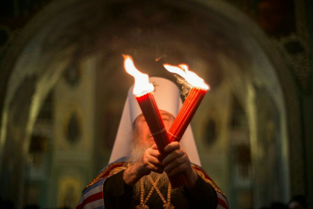 Благодатний вогонь 2026: коли зійде, що символізує і як пов’язаний із Великоднем