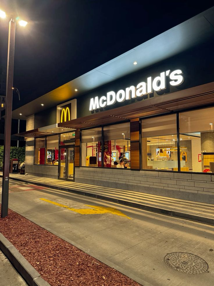 Нове «світове меню» з’явилося в українських McDonald’s: що вже відомо про бургери, десерти та незвичну фрі