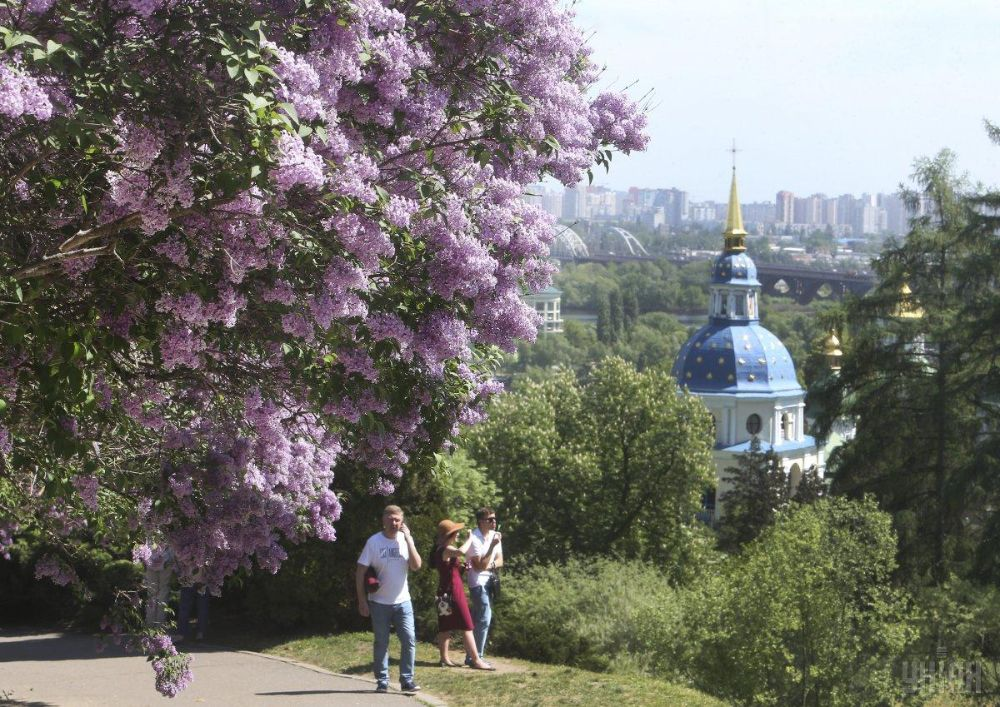 Коли будуть довгі вихідні у травні 2026 і як працюватимуть свята під час воєнного стану