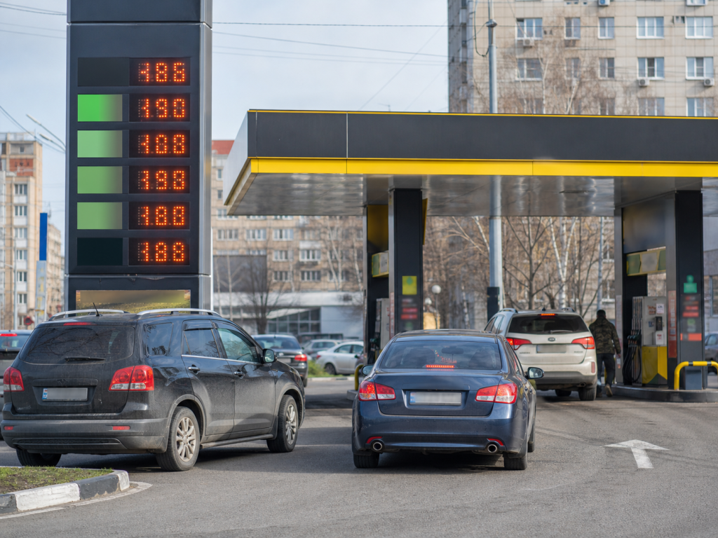Ціни на пальне зросли: скільки тепер коштують бензин, дизель і автогаз на АЗС