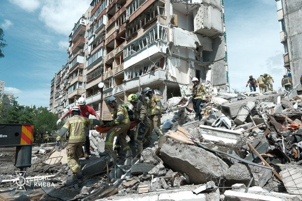 Наслідки ворожої атаки: що відомо про руйнування, постраждалих і роботу рятувальників