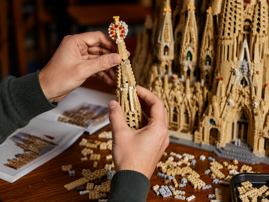 LEGO випускає один із найбільших наборів в історії: собор Святого Сімейства на понад 12 тисяч деталей