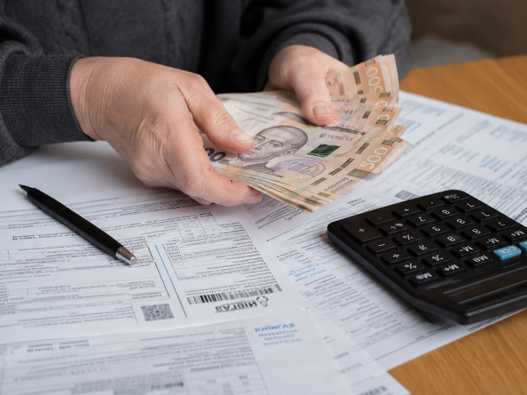 Українцям виплачуватимуть понад 5000 грн: хто може отримати допомогу в липні 2026 року