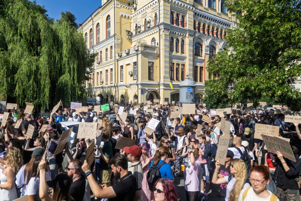 Мітинги за Федорова охопили Україну: чого вимагають протестувальники та що відповіла влада