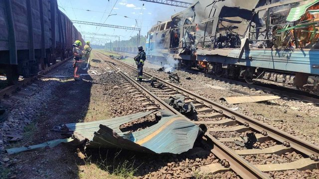 РФ атакувала залізницю на Запорізькому напрямку: що відомо про потяг Київ — Запоріжжя