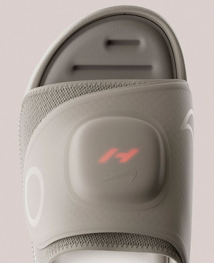 Nike представила «розумні» капці Air Zoom Hyperslide з підігрівом і масажем