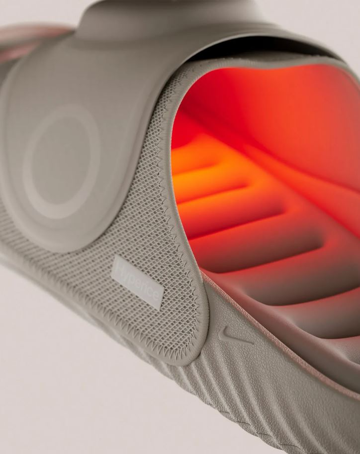 Nike представила «розумні» капці Air Zoom Hyperslide з підігрівом і масажем