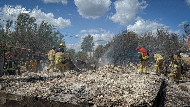 Понад три години вибухів у Вишневому: що сталося, де триває евакуація та яка ситуація зараз