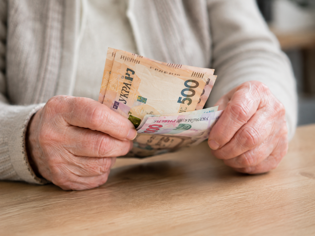 Від 450 до 3100 гривень: хто отримає разову допомогу автоматично, а кому потрібна заява