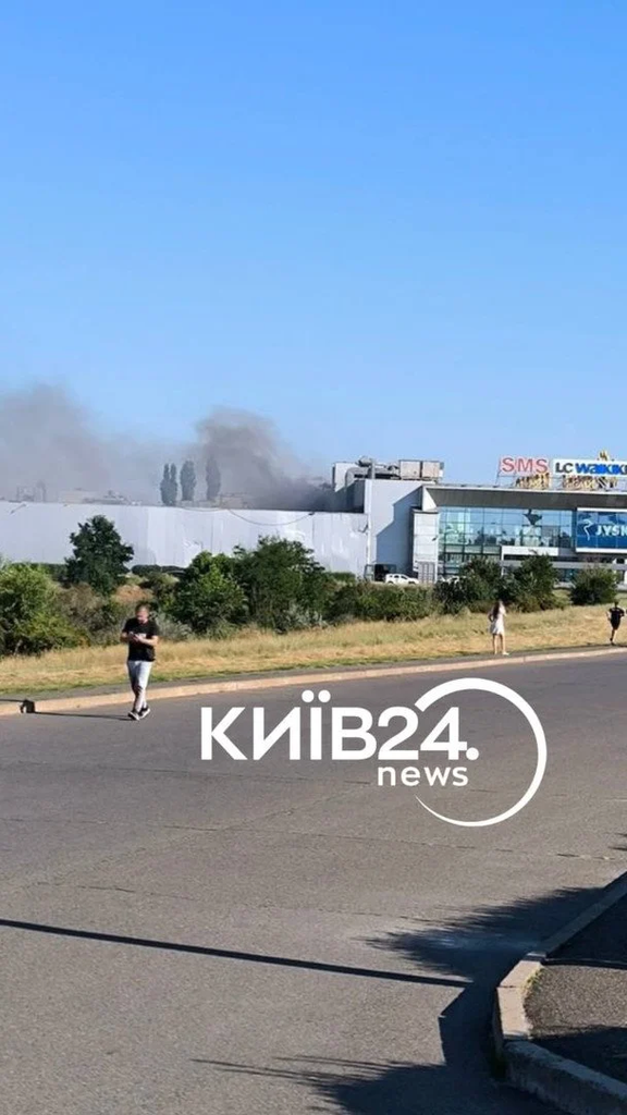 Росія атакувала ТРЦ у Кривому Розі: 16 загиблих, 130 постраждалих, людей шукають під завалами