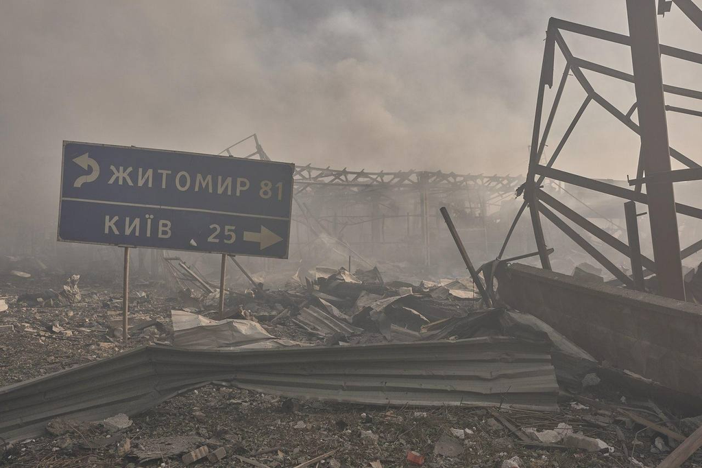 Потужні вибухи і детонація під Києвом: що сталося на Житомирській трасі