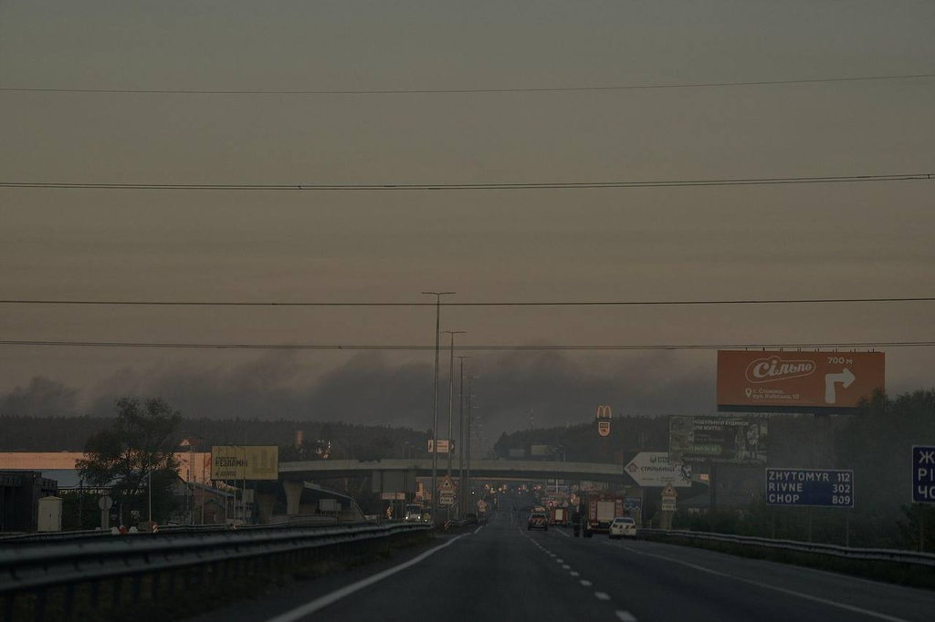 Потужні вибухи і детонація під Києвом: що сталося на Житомирській трасі
