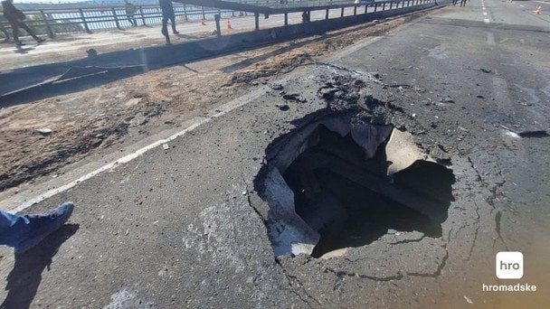 У Києві дрон знову влучив у Північний міст: що відомо про пошкодження