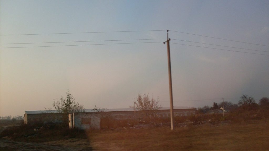 Лінія електропередачі в селі на Черкащині